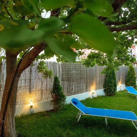 Lucy Apartmán Kamena Vourla