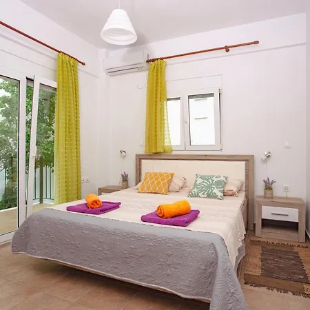 Lucy Apartment *
